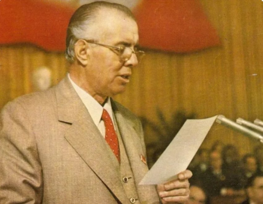 41 vjet nga vdekja e Enver Hoxhës: Trashëgimi me debate dhe kujtime të ndara