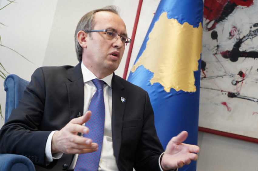 Hoti kritikon ashpër projektligjin për çmimet tavan: Nuk mbron konsumatorin dhe dëmton biznesin