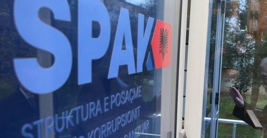 SPAK arreston tre shtetas shqiptarë dhe kërkon 8 të tjerë në operacionin kundër grupit ndërkombëtar të trafikut të kokainës.