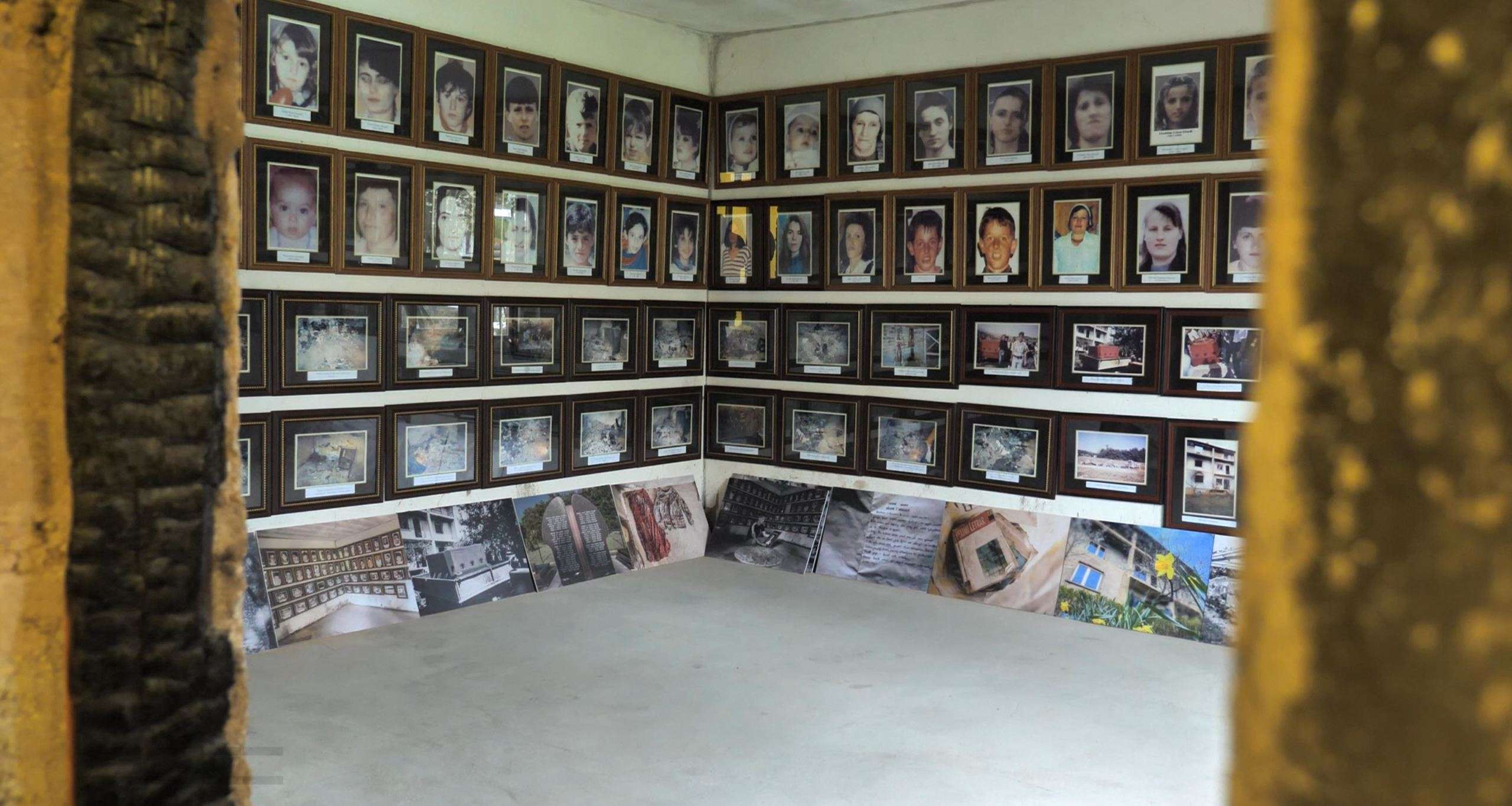 Kryetari i Drenasit Lladrovci bën homazhe përkujtimore në 27 vjetorin e masakrës së Poklekut dhe Çikatovë të Vjetër.