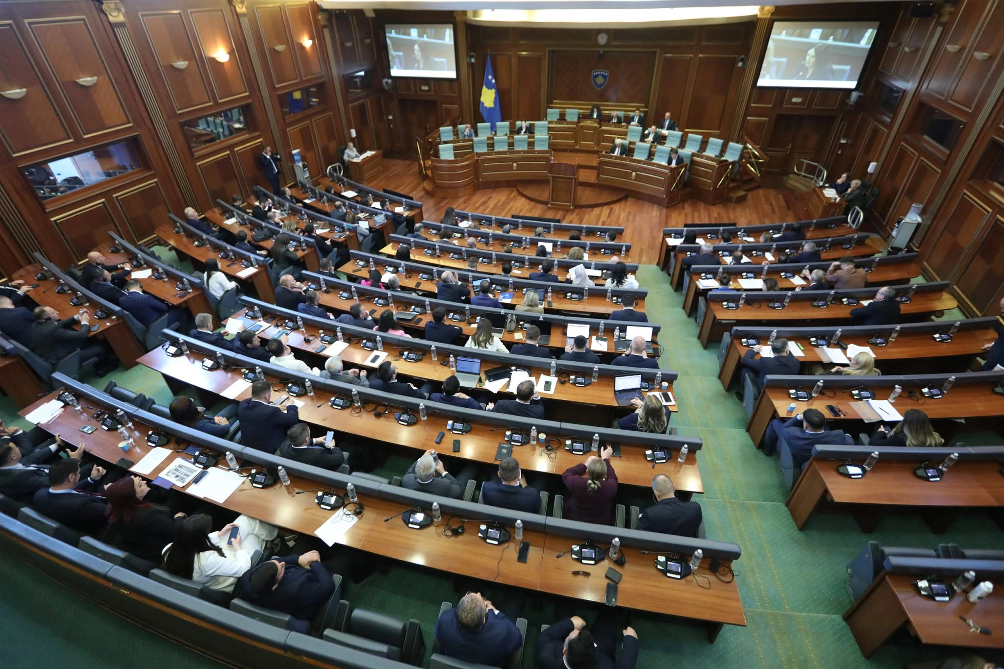 Përplasje në Kuvend për ndryshimin e rendit të ditës dhe ligjet e energjisë