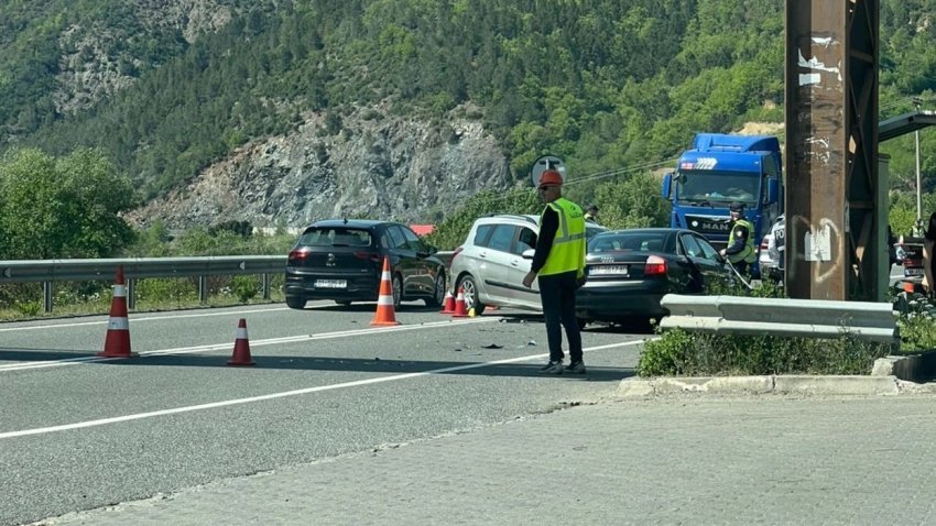 Aksident tragjik në Rrugën e Kombit, dy viktima dhe pesë të plagosur