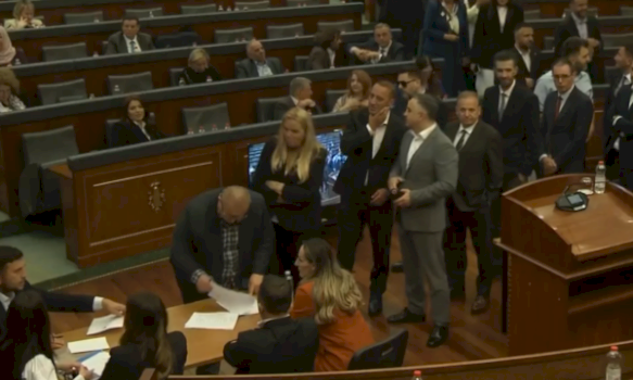 Në raundin e tretë të votimit për dy gjyqtarët e Gjykatës Kushtetuese është eliminuar kandidati Zahir Qerkini, duke kaluar në raundin e katërt Emine Avdyli Pozhari, Flamur Mrasori dhe Jonida Xhafa.