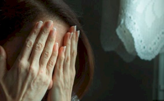 Dhuna në familje në Deçan, gruaja dëbohet nga bashkëshorti