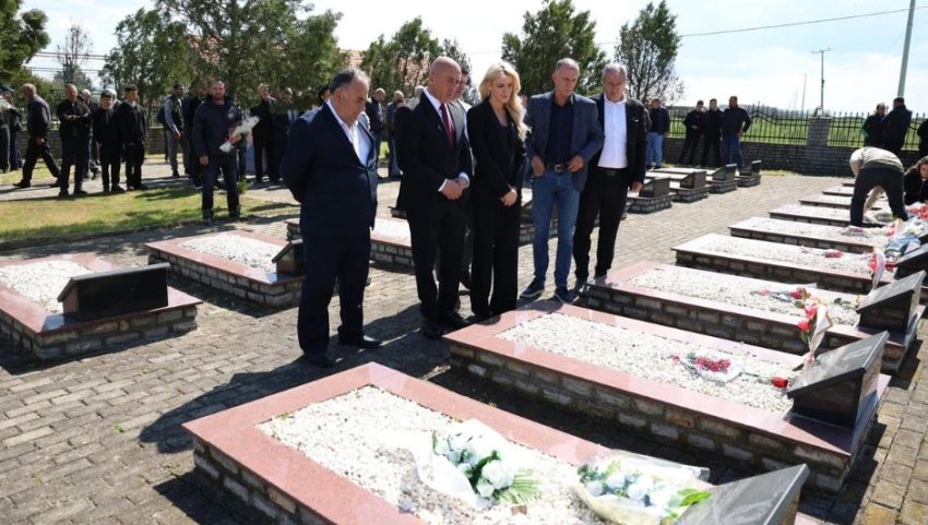 Haradinaj nderon martirët e 18 prillit dhe kujton sakrificat e luftës