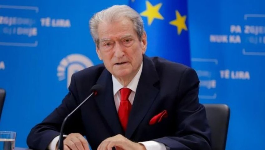 Berisha denoncon përdorimin e sprejit të ariut nga policia ndaj protestuesve