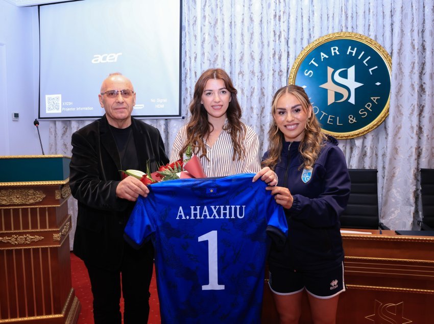 U.d. presidentja Haxhiu viziton Kombëtaren e Kosovës para ndeshjes me Bullgarinë