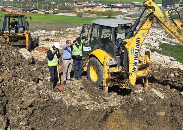 Reduktimet e ujit në Podujevë për shkak të defektit në gypin kryesor