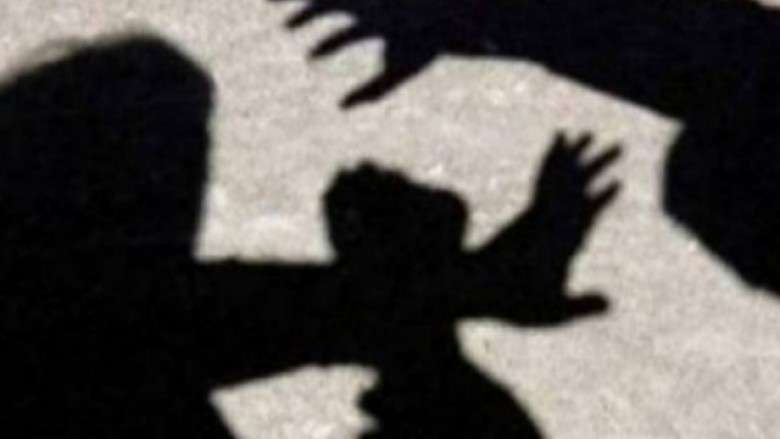 Përleshje e dhunshme mes të miturve në Prishtinë, një i lënduar rëndë dhe arrestime