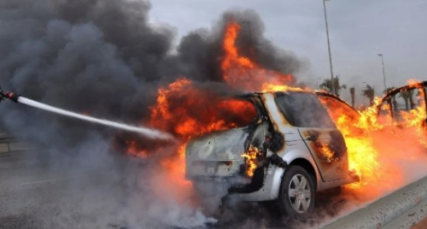 Zjarr misterioz përfshin tre automjete në Kukës në orët e para të mëngjesit