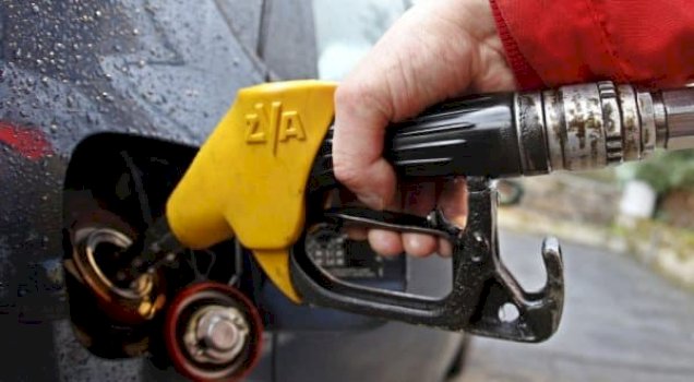 Nafta në Kosovë bie për 4 centë, duke u vendosur në 1.68 euro për litër, ndërsa çmimet e benzinës dhe gazit mbeten të pandryshuara.