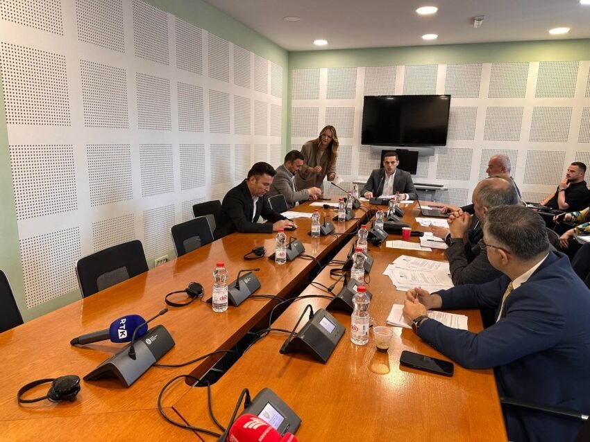 Debat i nxehtë për shkarkimin e komisionit të jurisprudencës në Kuvend