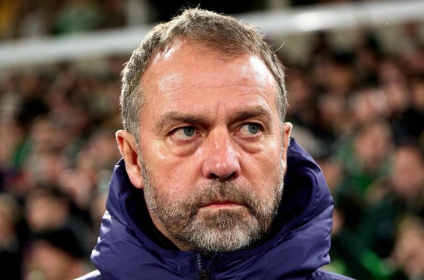 Hansi Flick konfirmon synimin për të qëndruar te Barcelona edhe për dy vite të tjera.