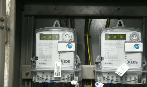 Pasaktësitë në njehsorët elektrikë në Kosovë: Kush do të kompensohet?