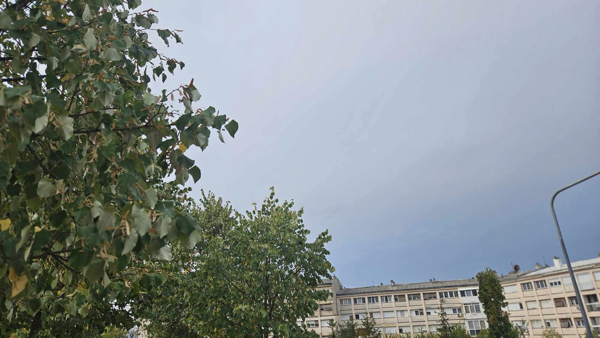 Moti me diell dhe vranësira, reshje të shpërndara dhe përmirësim nga e enjtja