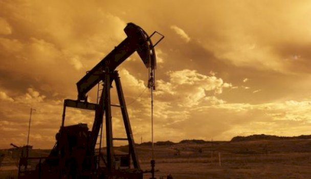 Çmimet e naftës nën presion nga bisedimet e paqes SHBA-Iran dhe tensionet rajonale