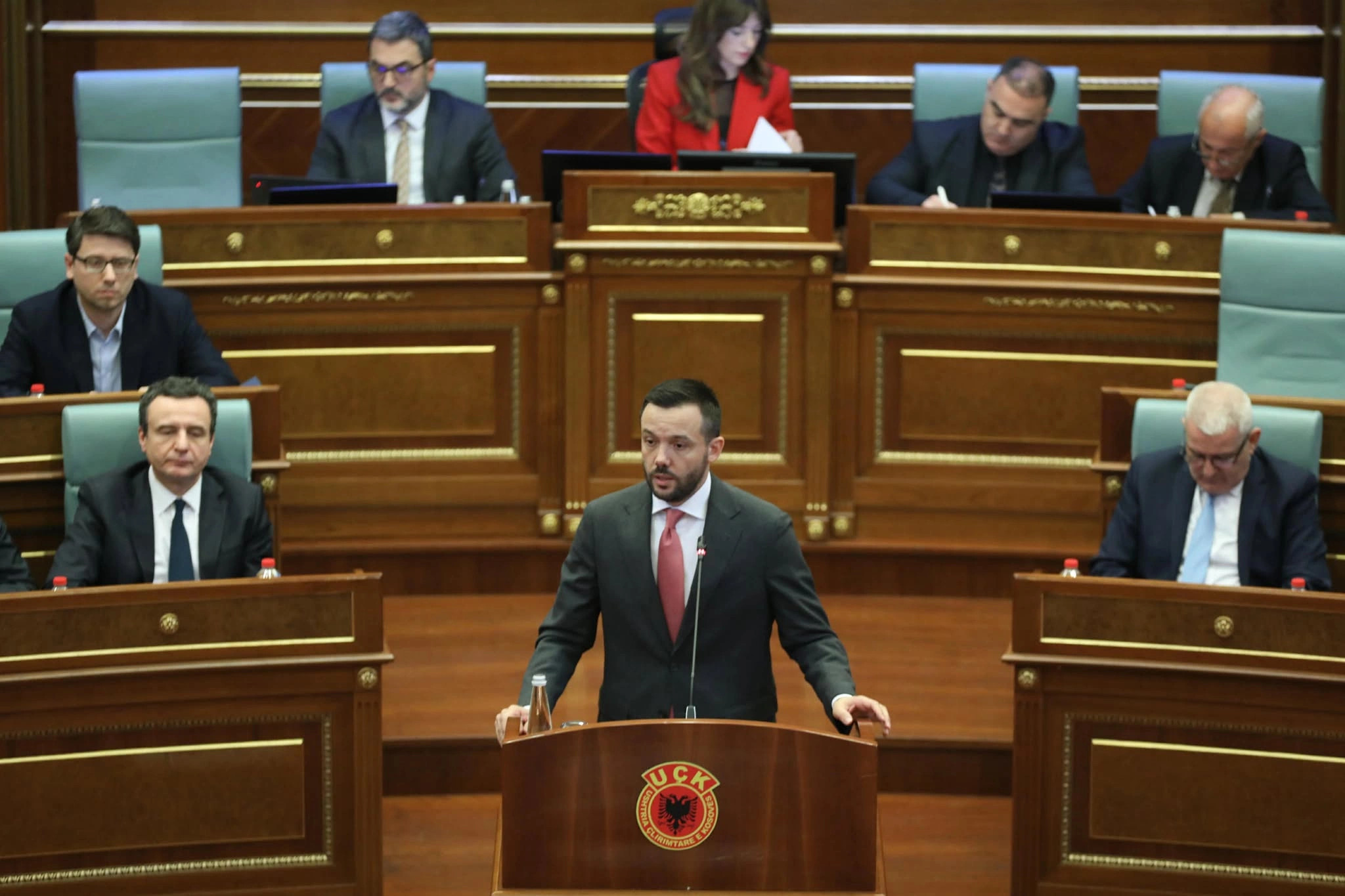 Përplasje mes Kurtit dhe Tahirit për ftesat dhe pazaret politike në Kosovë