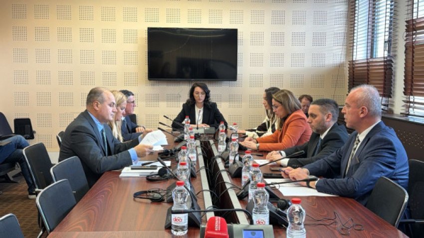 Komisioni për Punë të Jashtme miraton Projektligjin për ratifikimin e Marrëveshjes për anëtarësimin e Kosovës në Bordin e Paqes.