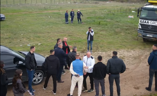 Mbi 5 mijë qytetarë bashkohen për pastrimin e Skenderajt