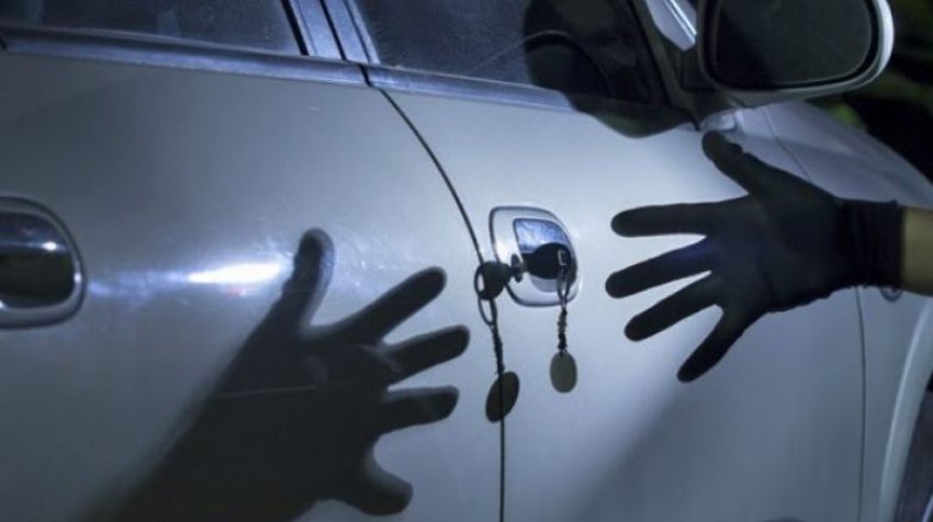 Katër të dyshuar janë arrestuar në Mitrovicë për vjedhjen e 400 cigareve elektronike në Vushtrri.