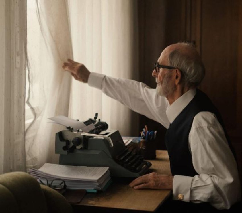 Glauk Konjufca nderon Rexhep Qosjen: Një kolos i intelektit shqiptar që do të mbetet i paharruar