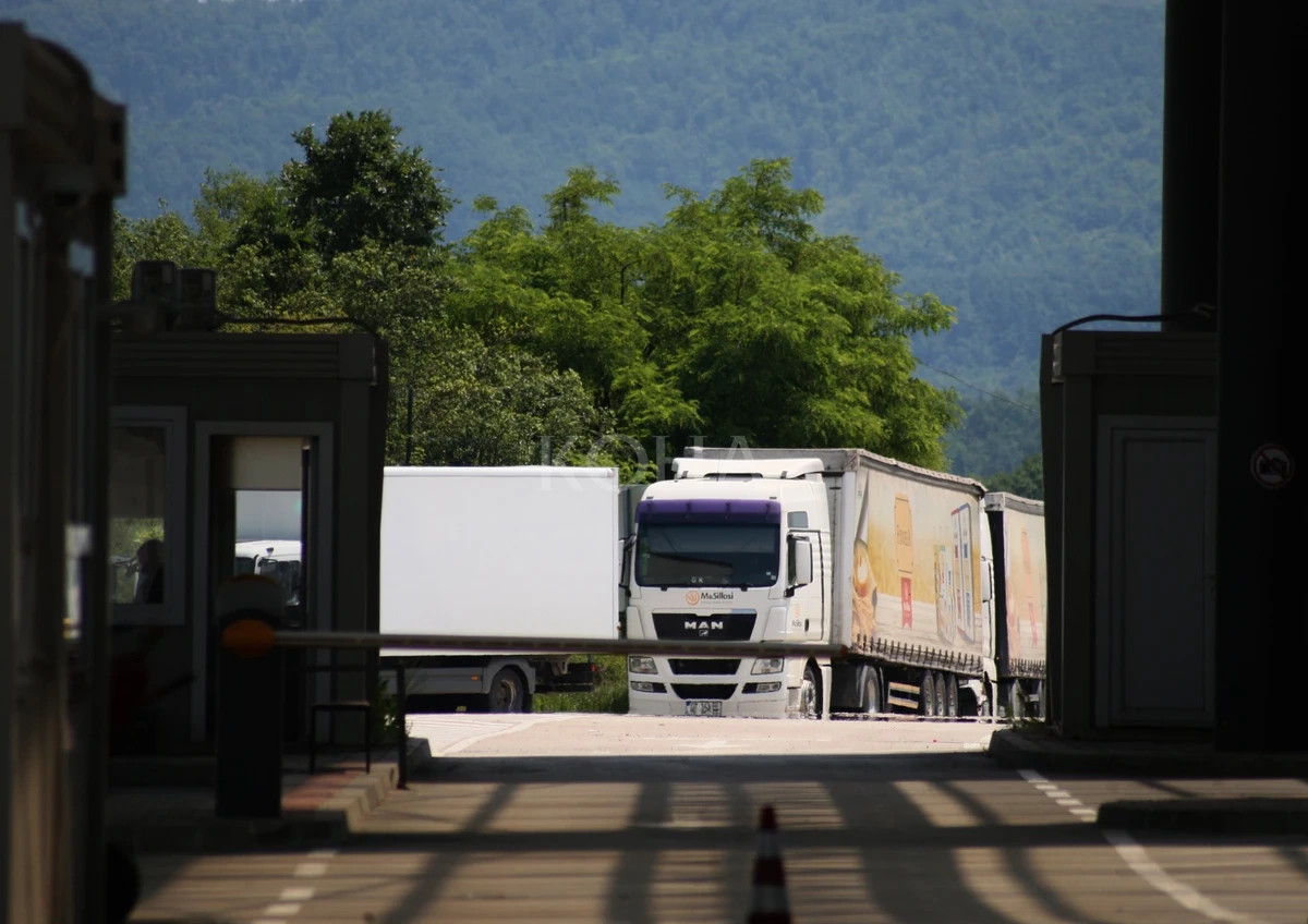 Deficiti tregtar i Kosovës u thellua në 563.5 milionë euro në mars 2026, me rritje 5.2% krahasuar me mars 2025.