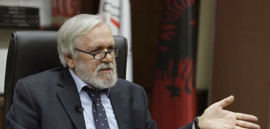 Rexhep Qosja, kolosi i letërsisë dhe mendimit shqiptar, ndahet nga jeta