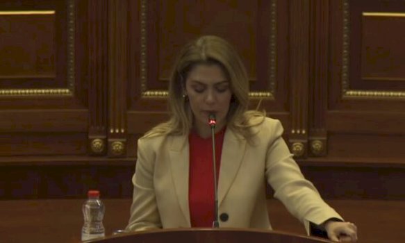 Qeveria e Kosovës akuzohet për miratim të shpejtë të ligjeve me “urgjencë artificiale” për interesa elektorale