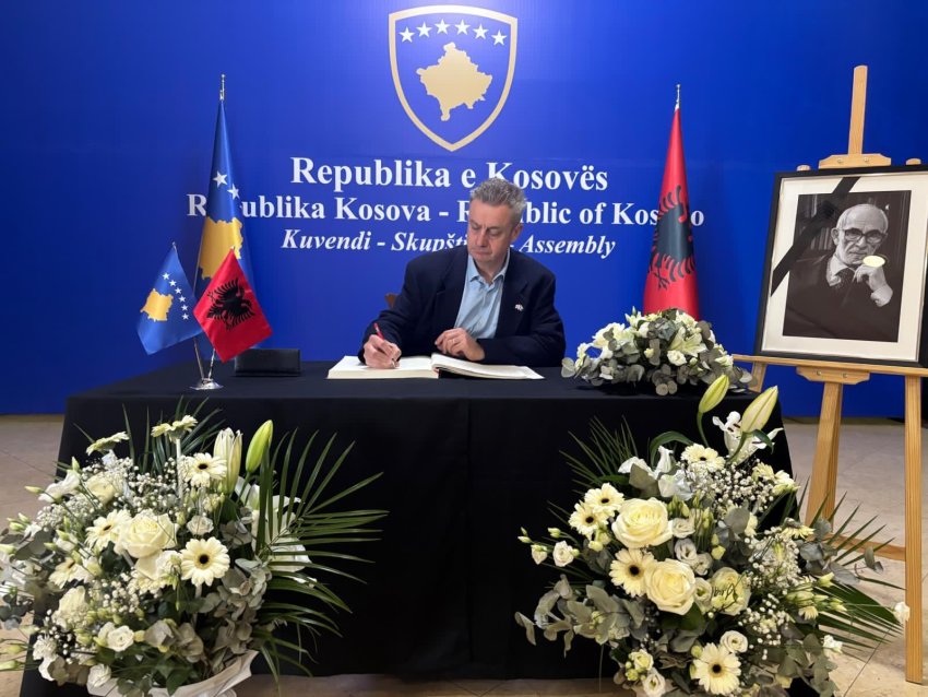 Ndahet nga jeta Rexhep Qosja, një ikonë e historisë dhe letërsisë kosovare