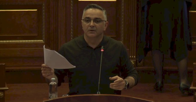 Besnik Tahiri konfirmon se Aleanca për Ardhmërinë e Kosovës nuk ka në plan të largohet dhe pret thirrjen për seancë të re për zgjedhjen e presidentit.