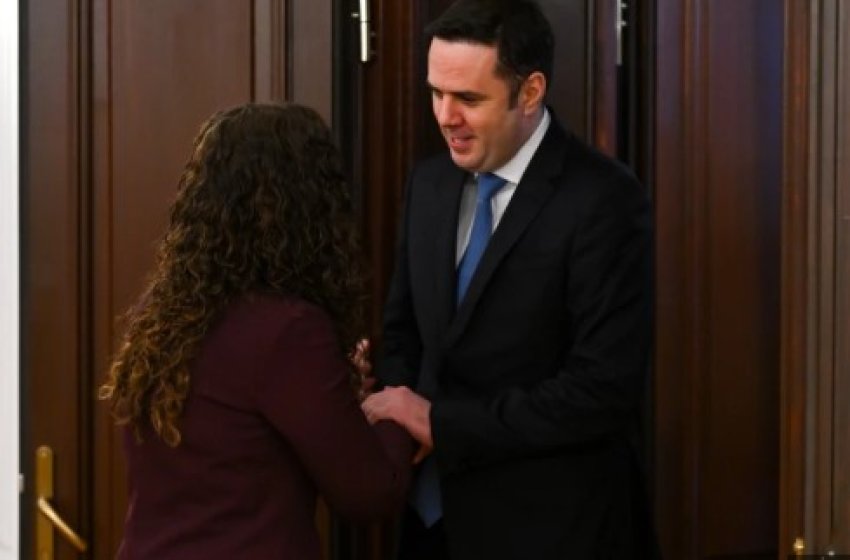 A po rikthehet Vjosa Osmani në LDK? Postimi i Besian Mustafës ndez spekulimet