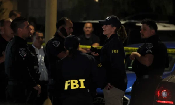 FBI ndërhyn në shtëpinë e të dyshuarit pas sulmit në darkën e korrespondentëve