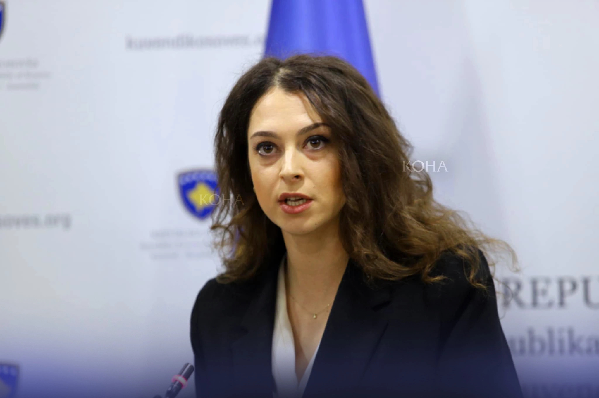 Dy orë seancë pa përgjigje për votat e Vjosa Osmanit në Kuvend