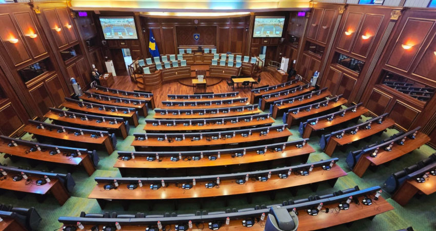 Nis seanca e fundit për zgjedhjen e presidentit në Kosovë, opozita sërish mungon.