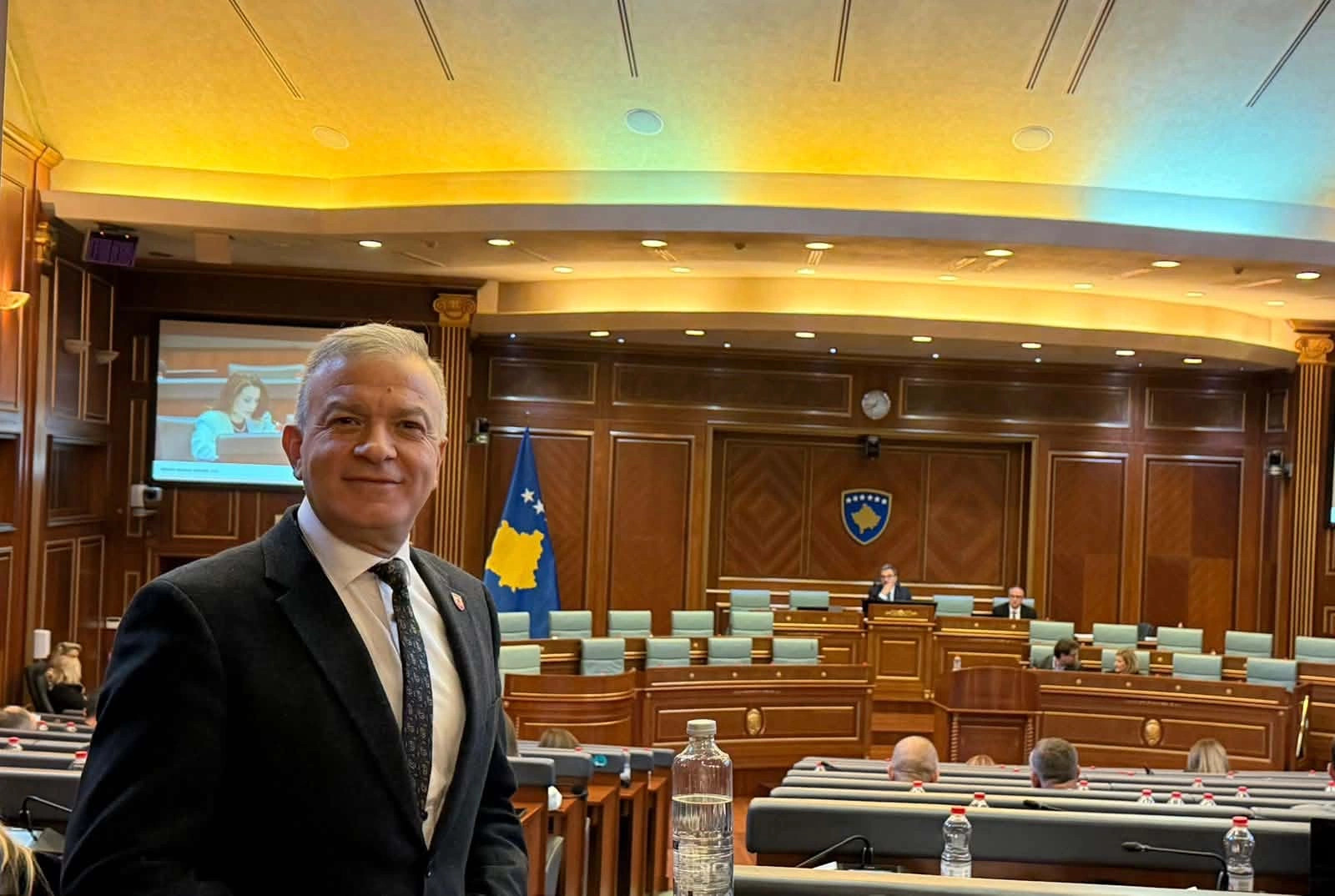 Deputeti Naim Bardiqi kërkon falje për mesazhin “po e votojmë karate” dhe e quan sarkazëm.