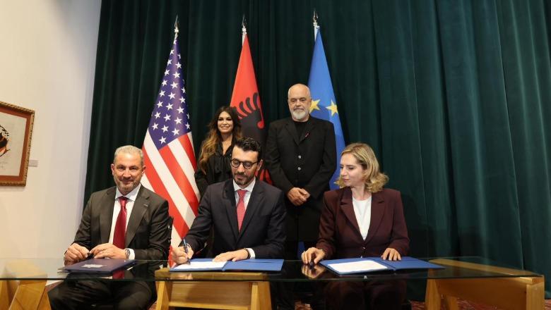 Shqipëria nënshkruan marrëveshje strategjike 20-vjeçare 6 miliardë dollarëshe me SHBA dhe Greqinë për importin dhe rigazifikimin e gazit në Vlorë.