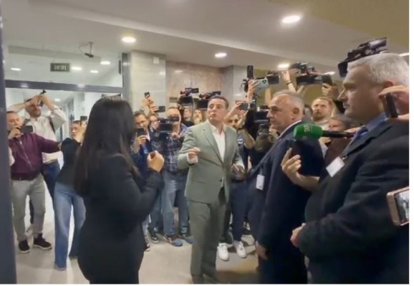 Bahtiri i shkon LDK-së për nënshkrime, akuza për vonesa në zgjedhjen e presidentes