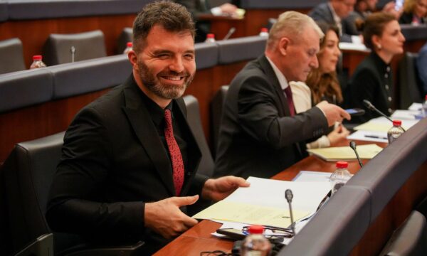 Përplasja Sadiku-Kurti për kuorumin e zgjedhjes së presidentit në Kosovë