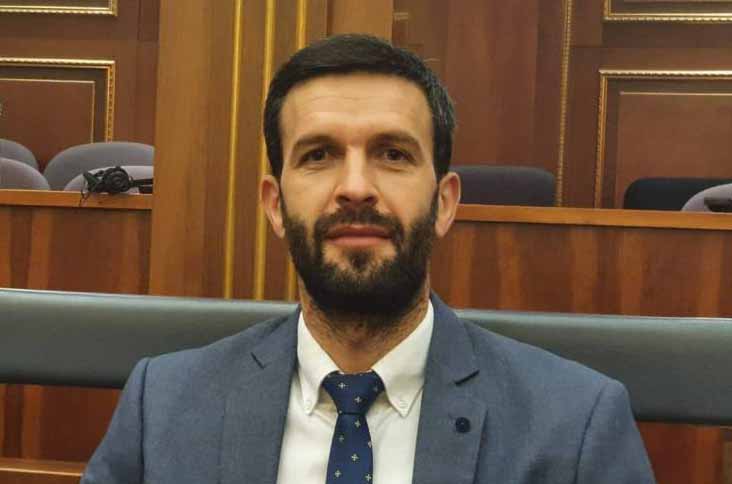 Kurti shmang sulmet ndaj Osmanit gjatë fushatës, sipas Rrahmanit