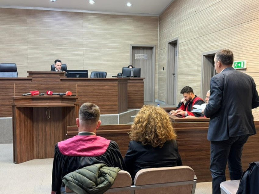 Janë mbajtur seancat e para në Gjykatën Themelore në Prishtinë ndaj Fitore Pacolli Dalipit, Salih Zyba dhe Drita Millakut për përdorimin e gazit lotsjellës në Kuvend.