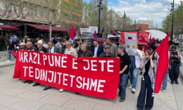 Protesta për të drejtat e punëtorëve më 1 Maj në Prishtinë