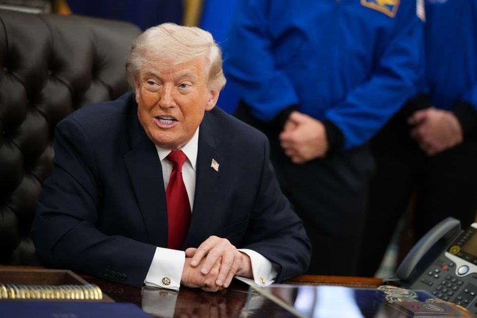 Trump shqyrton opsionet ushtarake ndaj Iranit ndërsa shton presionin ekonomik