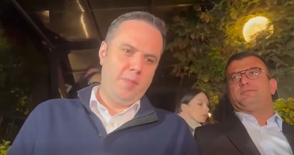 Lumir Abdixhiku njofton se shumë shpejt do të ketë lajme të mira pas darkës miqësore me Vjosa Osmanin.