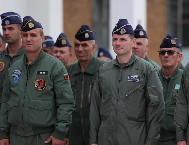 Shqipëria njofton rihapjen e Shkollës së Aviacionit në Vlorë pas 20 vjetësh, me trajnim për pilotë dhe kontrollorë në bashkëpunim me kompaninë izraelite Elbit System Ltd.