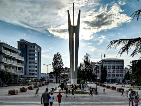 Alarm për ekonominë e Kosovës: Rritje e dobët, papunësi dhe emigrim masiv