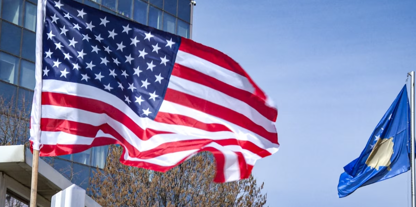 Kongresisti amerikan Ritchie Torres dhe Mike Lawler bashkë me Keith Self paraqesin rezolutë për mbështetjen e anëtarësimit të Kosovës në NATO.