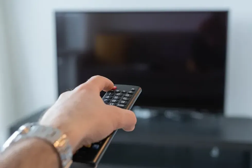 Truku i thjeshtë që rikthen funksionimin e telekomandës suaj