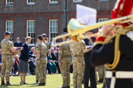 Medaljet e NATO-s për ushtarët britanikë të KFOR-it në Kosovë