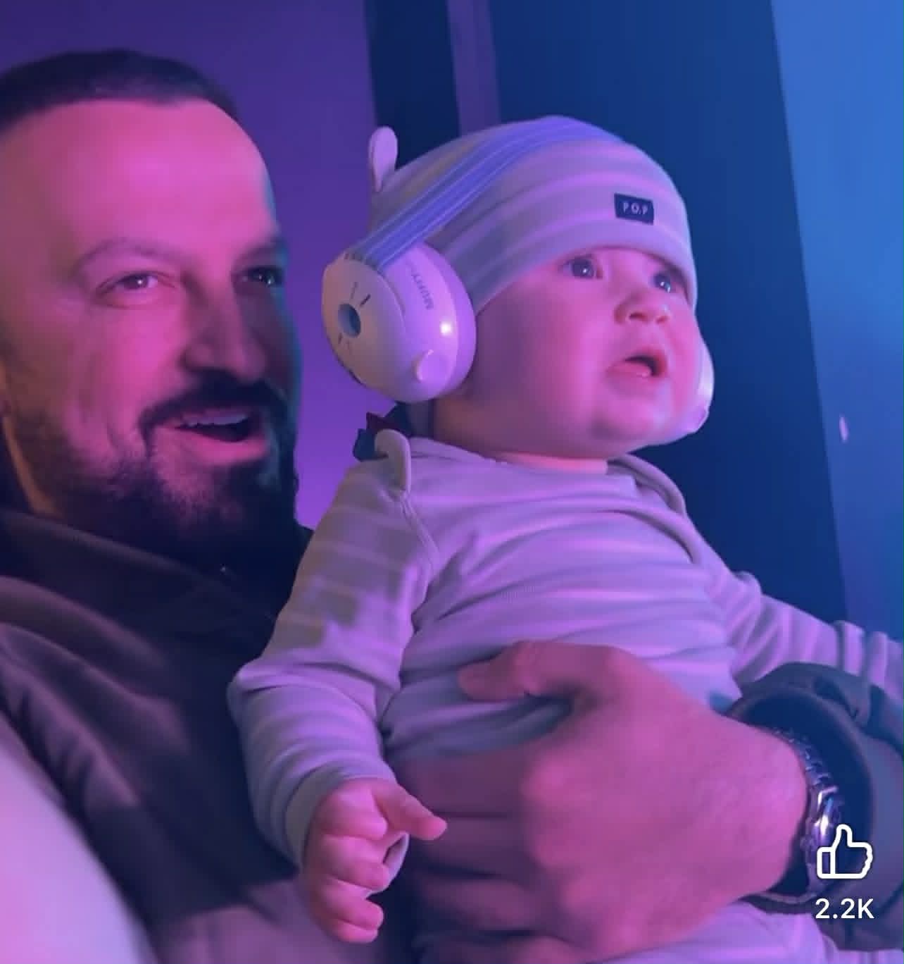 Djali i Dafina Zeqirit surprizon në koncertin e saj të fundit