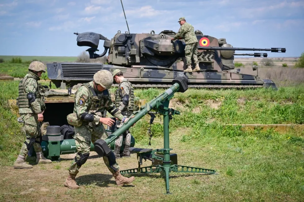 Stërvitjet masive të NATO-s në Poloni nisin me qitje të vërteta